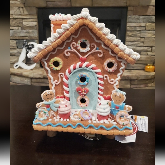 Pastel Cupcake and Gingerbread Man House-NWT - Picture 2 of 9